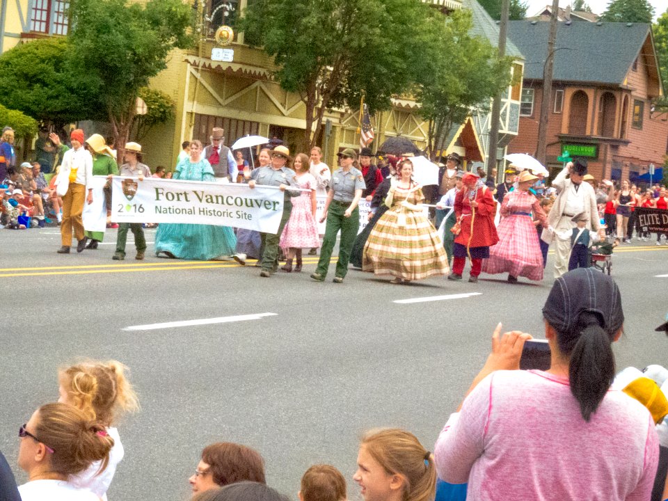 SMOKEY AT 2016 JR ROSE FESTIVAL PARADE-166