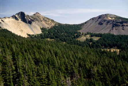 Mt Thielsen and Valley, Umpqua National Forest.jpg