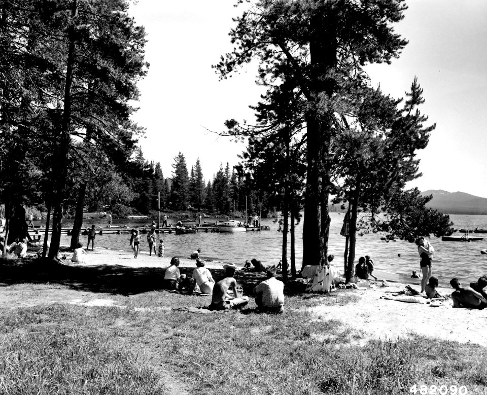 482090 Diamond Lake Resort, Umpqua NF, OR 1956