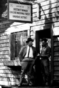 191723 Oakridge RS with Harshman & Williamson, Cascade NF, OR c1920 photo