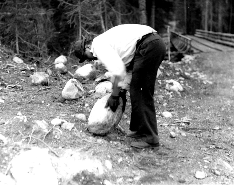 340179 CCC Road Work at Twisp RS, Chelan NF, WA 1936