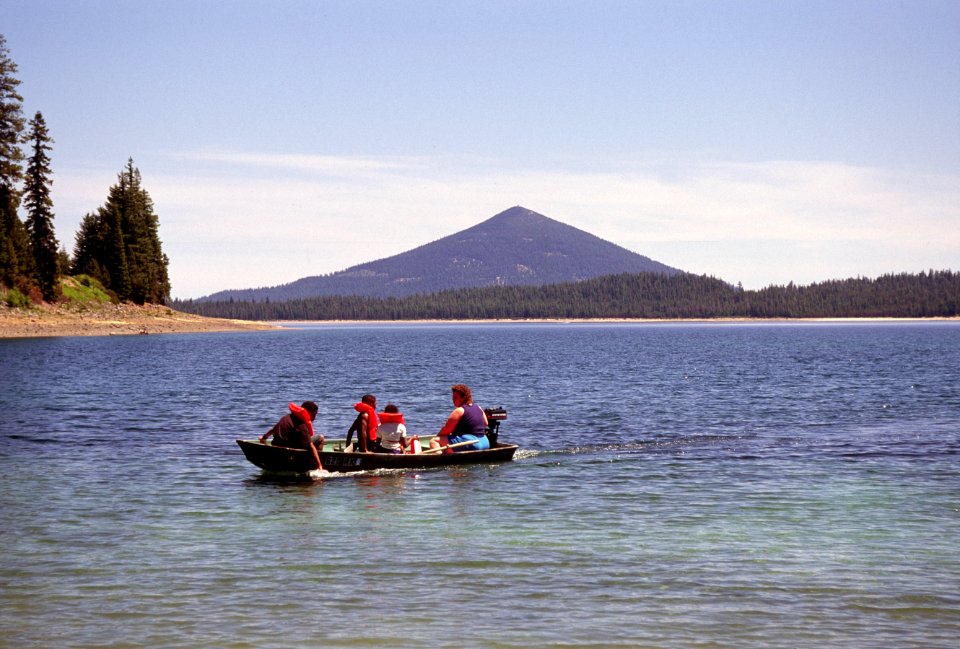 Boating on Odell Lake, Deschutes National Forest.jpg