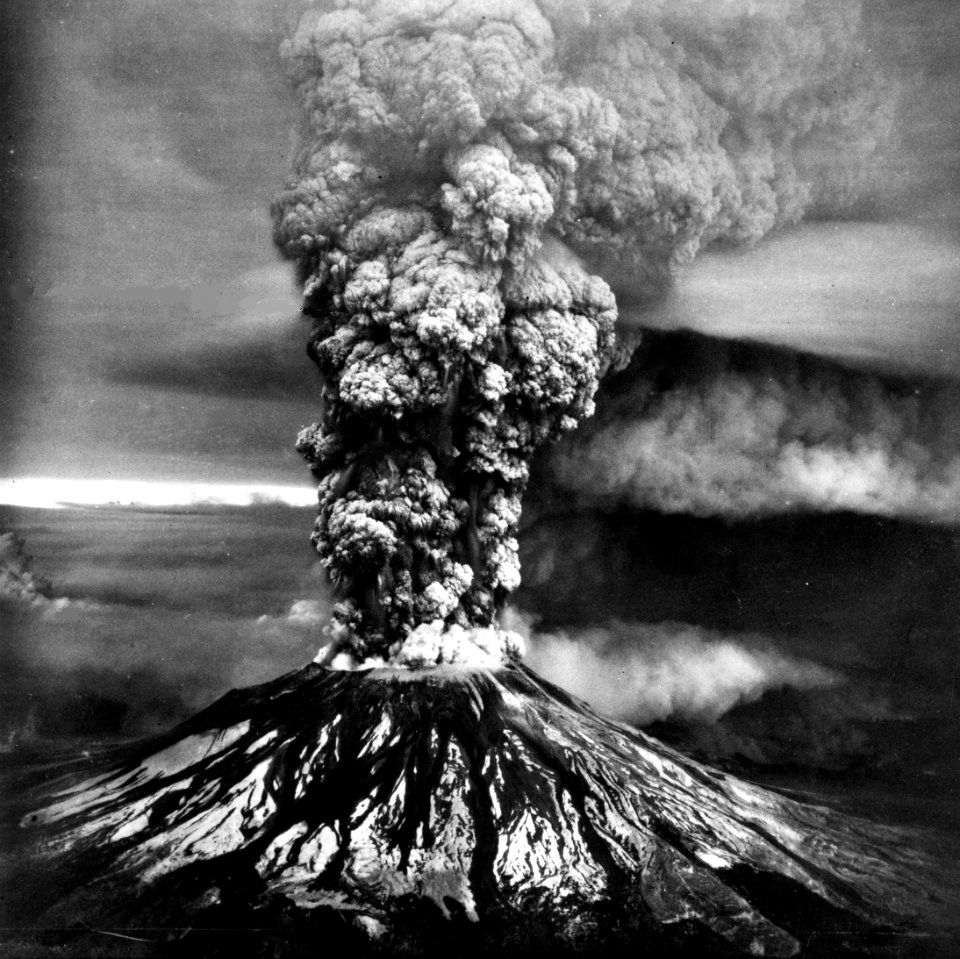530800 Mt St Helens Erupting 5-18-1980, GPNF, WA