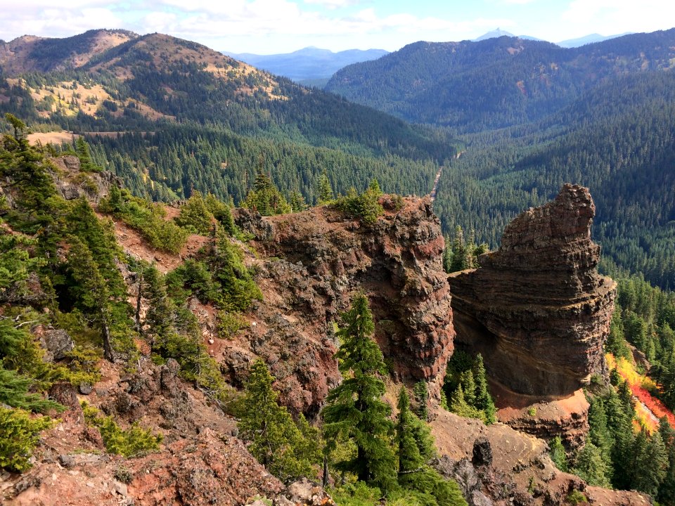 Looking east from the summit of Iron Mountain, with US Hwy 20 in the valley on the Willamette National Forest