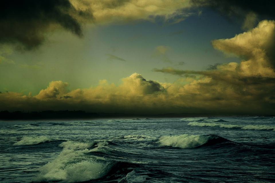 Scene monsoon waves