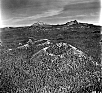 R-6 79-11-01 Aerial View with Sand Mtn, and Cascades, OR 1979