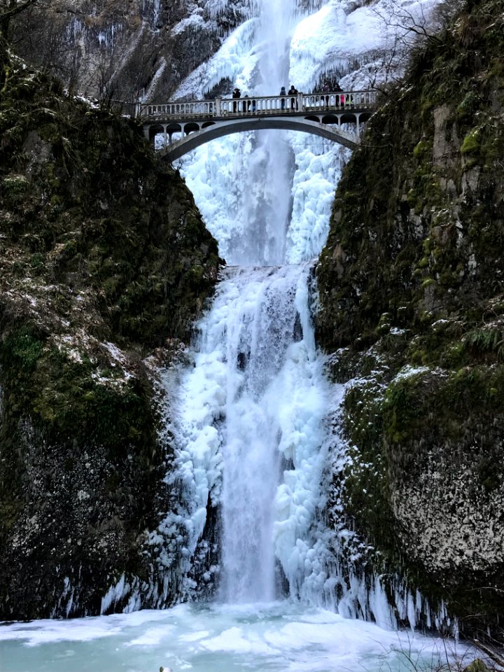 20190305 FS CRGNSA A frozen Multnomah Falls Bart Kicklighter