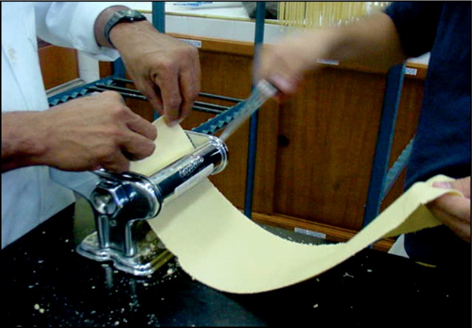 Elaboración de pasta moldeado manual de la masa