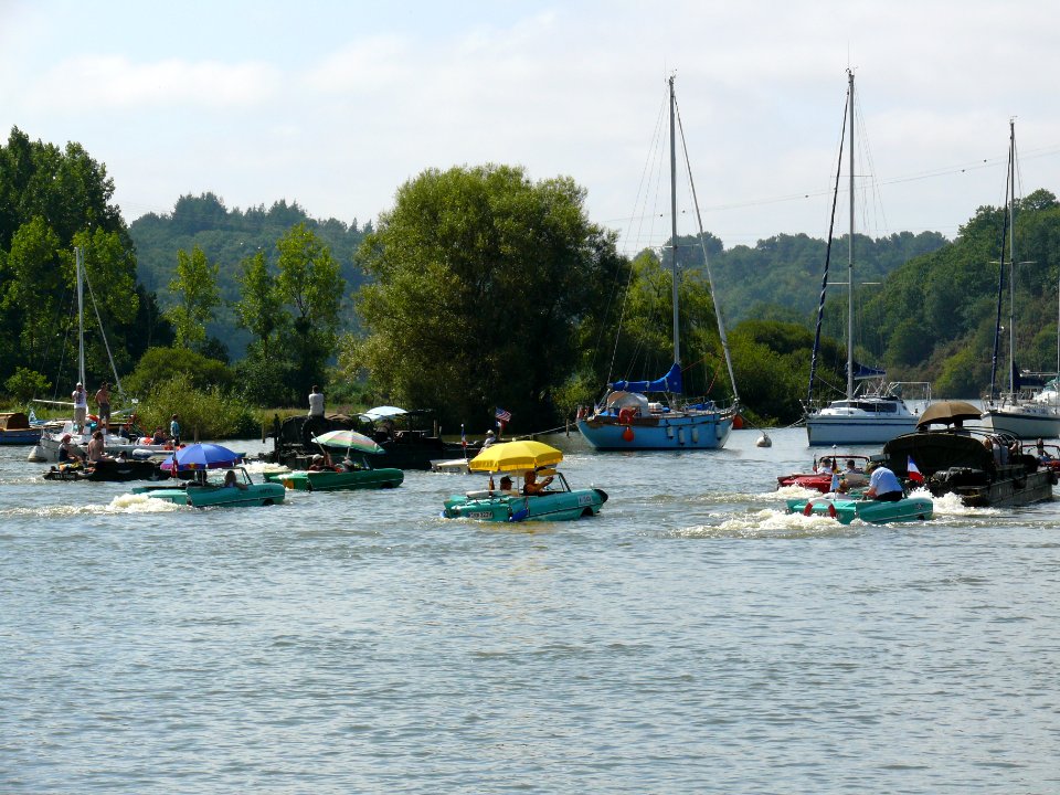 Rassemblement international de la voiture amphibie