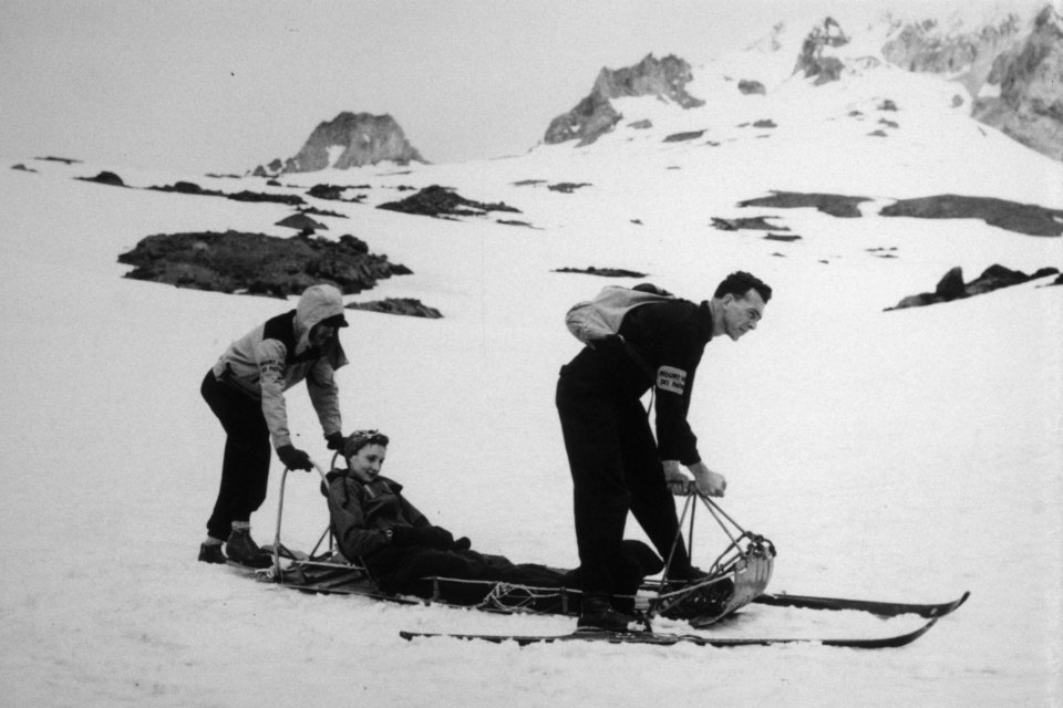 037 Mt Hood ski patrol, no date