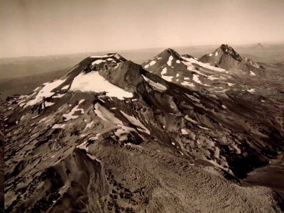 R-6 79-11-01 Three Sisters from Air OR