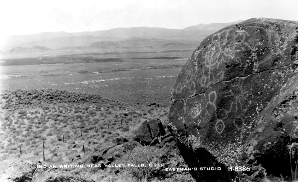 B-8386 Petroglyphs near Valley Falls, Oreg
