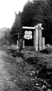 Willamette NF - Entrance Sign on Santiam Hwy, OR photo