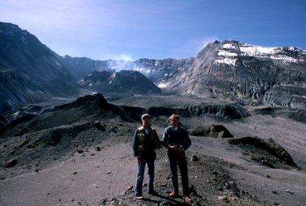 319 Mt St Helens NVM, Jim Hughes and Chuck Tonn with crater backdrop photo