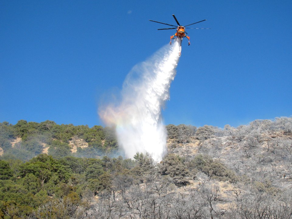 Big Ridge Fire 2010 - Sky Crane Dropping Water, Fremont Winema National Forest