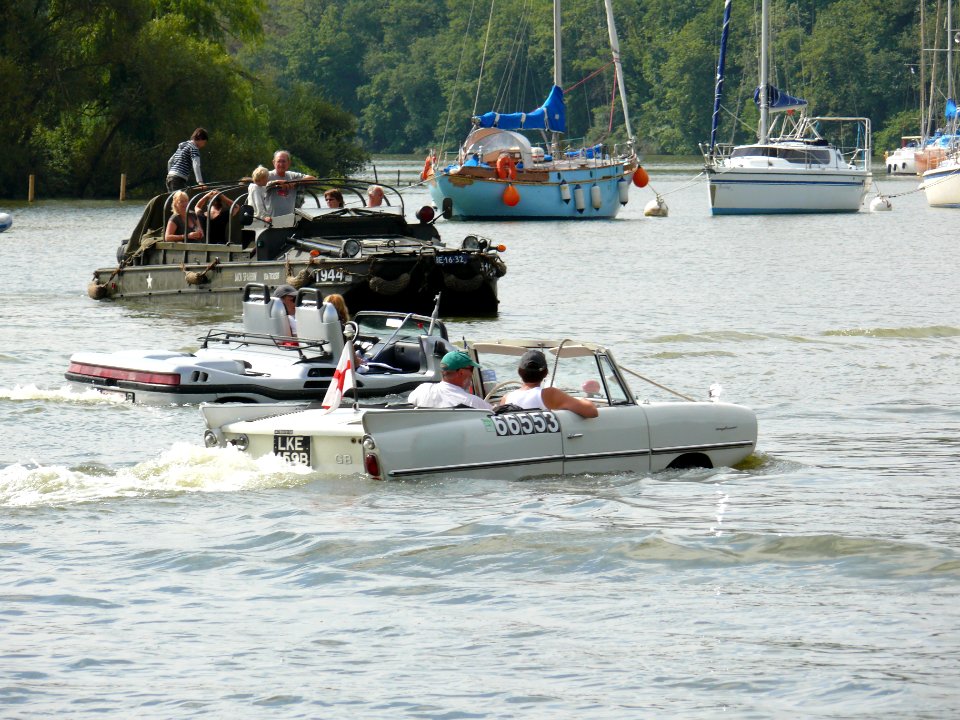 Rassemblement international de la voiture amphibie