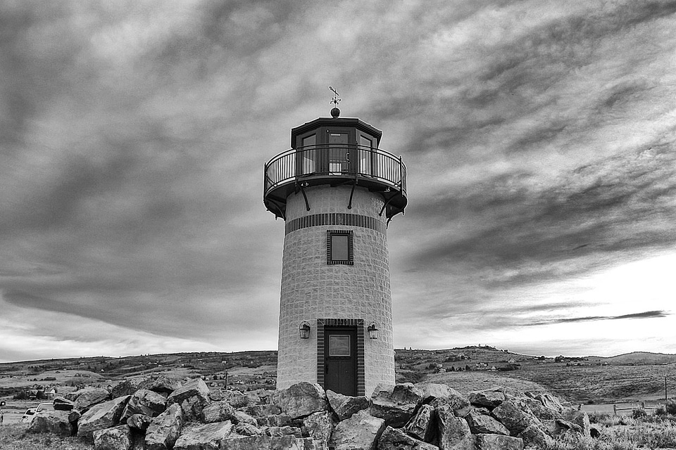 Clouds door rocks