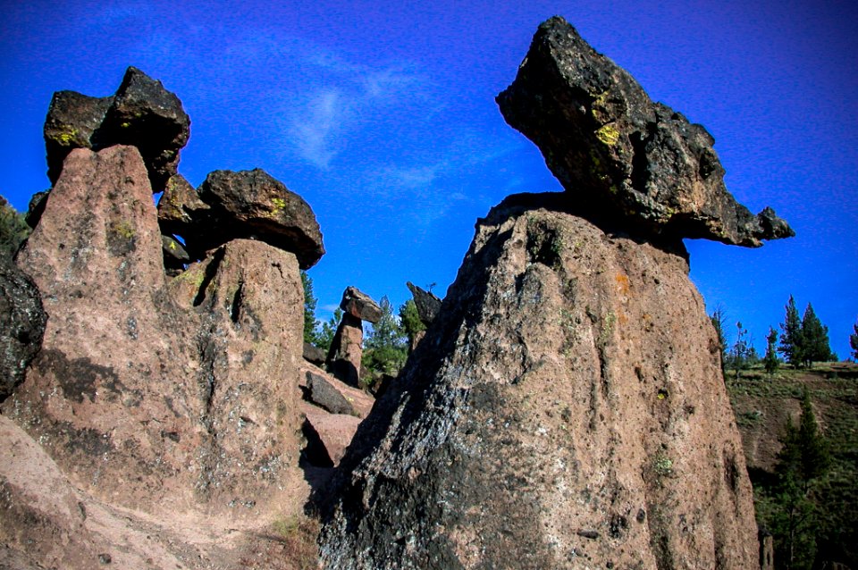 Close Up of Balanced Rocks - Deschutes