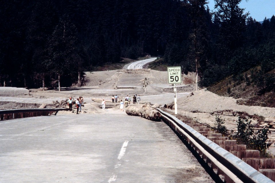 044MSH80 mudflow toutle river bridge 07-01-80 resize