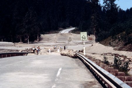 044MSH80 mudflow toutle river bridge 07-01-80 resize