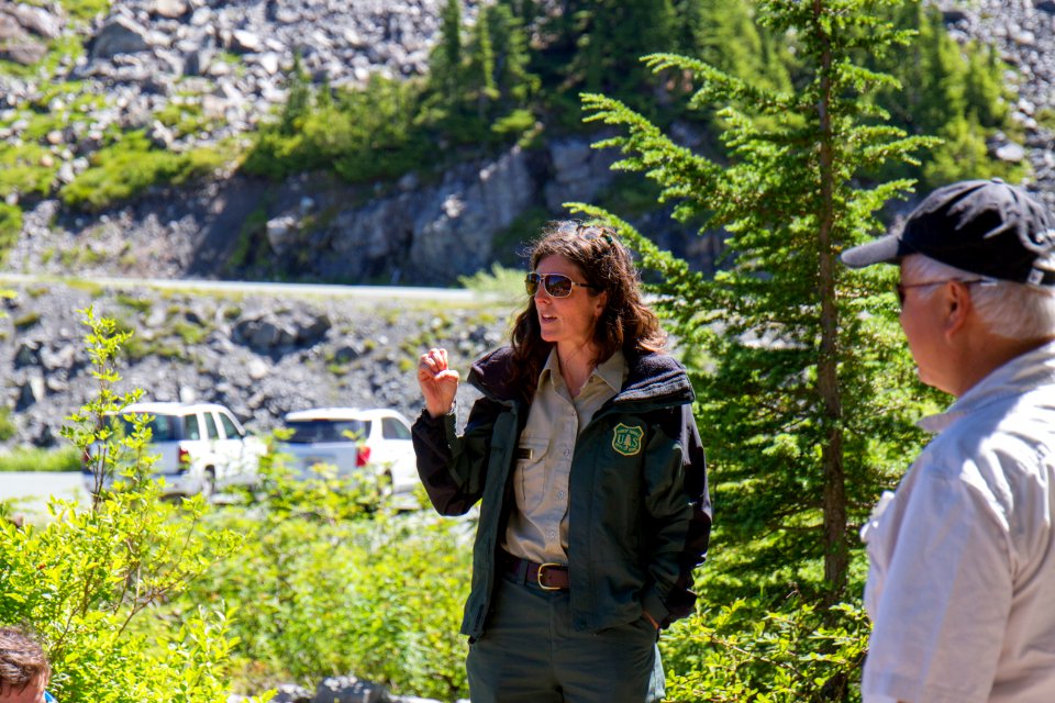 Field Ranger speaking at Artists Ridge, Mt Baker Snoqualmie National Forest