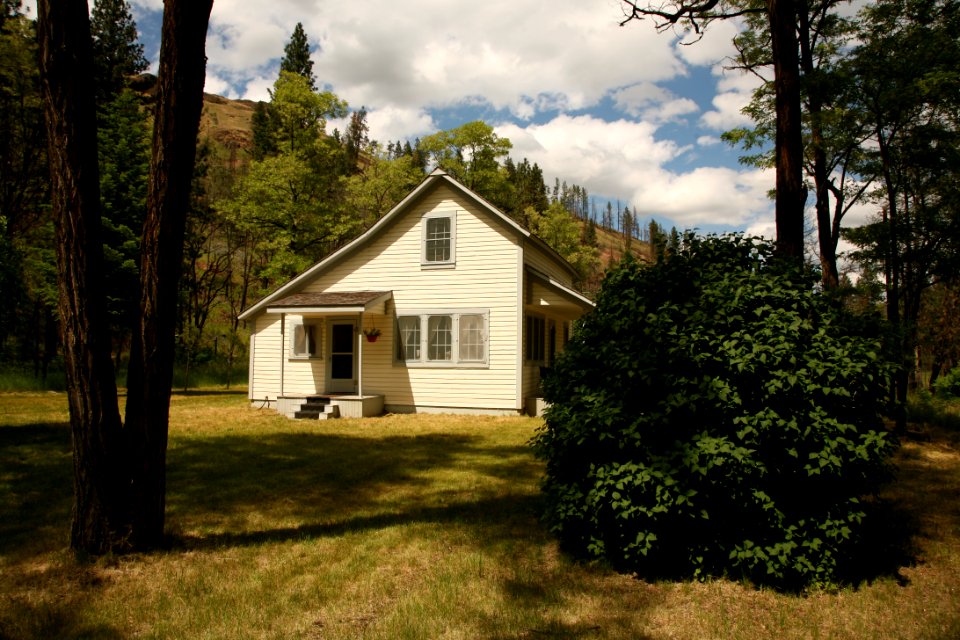 Two Color Guard Station, Willamette National Forest