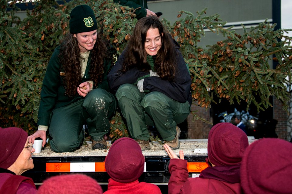 2013 Capitol Christmas Tree-Jen and Callie