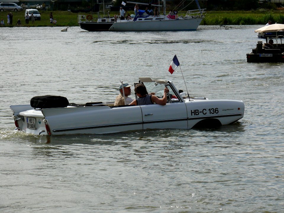 Rassemblement international de la voiture amphibie photo