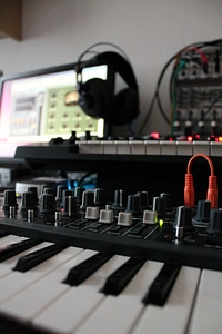 Synthesizer keys headphones photo