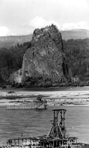 512 Castle Rock and Fish Wheels by C&D
