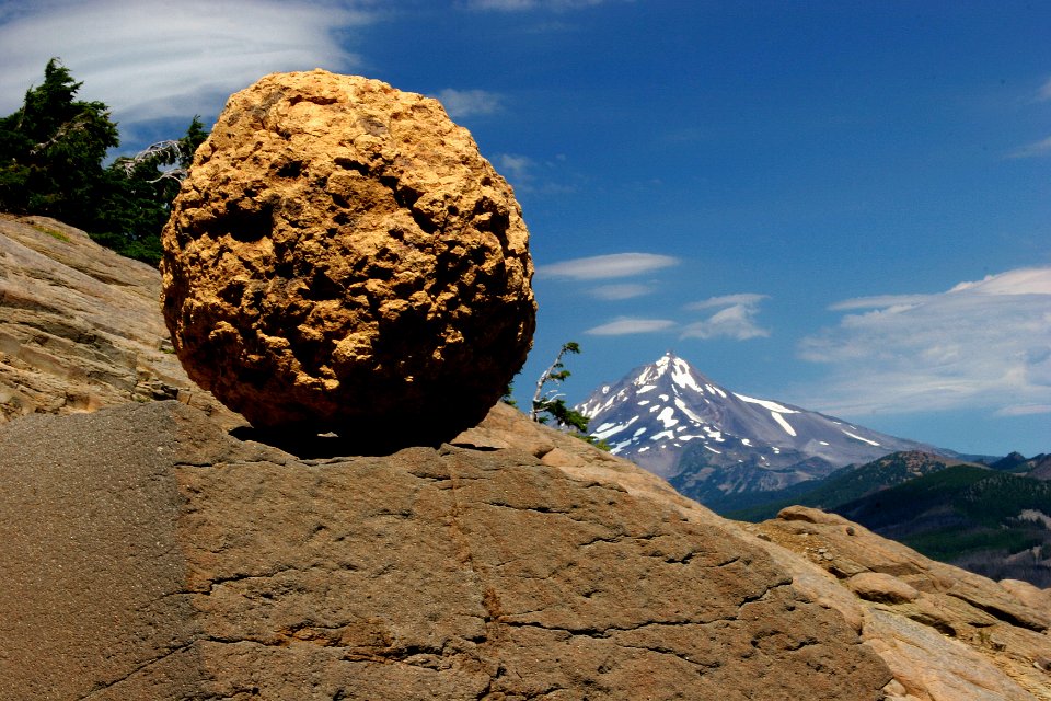 MT JEFFERSON AND STONE SPHERE-DESCHUTES
