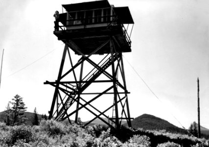 Umpqua NF - Cinnamon Butte LOT, OR c1945 photo