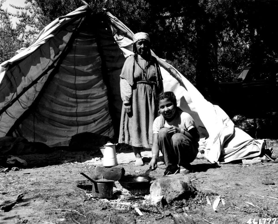 461777 Family at Cold Springs, Columbia NF