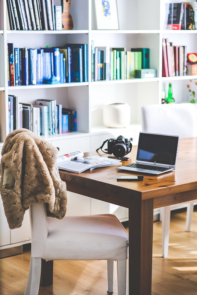 Table desk place