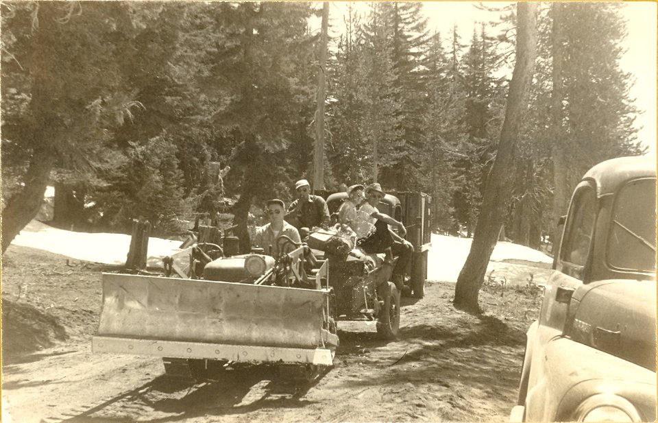 16100-6 Crew going to Sparks Lake to ment the fence c1940s