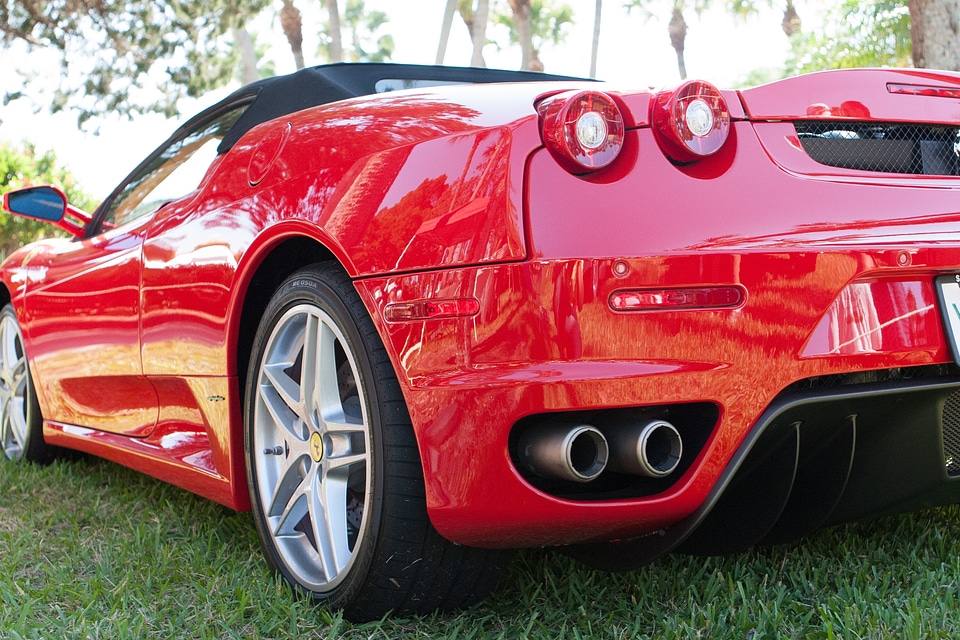 Vehicle automobile red