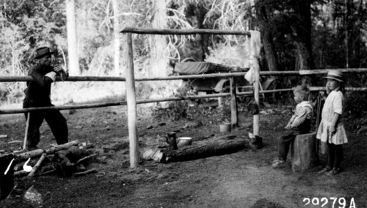 29279A Improved Public Campsite with Cy Bingham Kids, Malheur NF, OR 1916.JPG