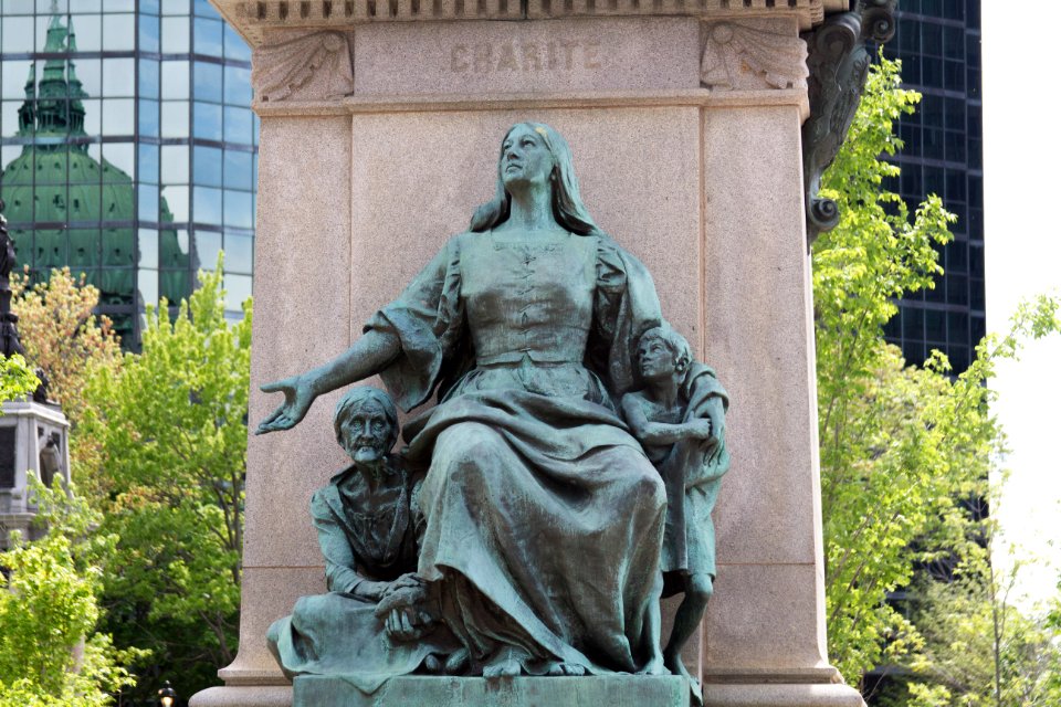marie, reine du monde