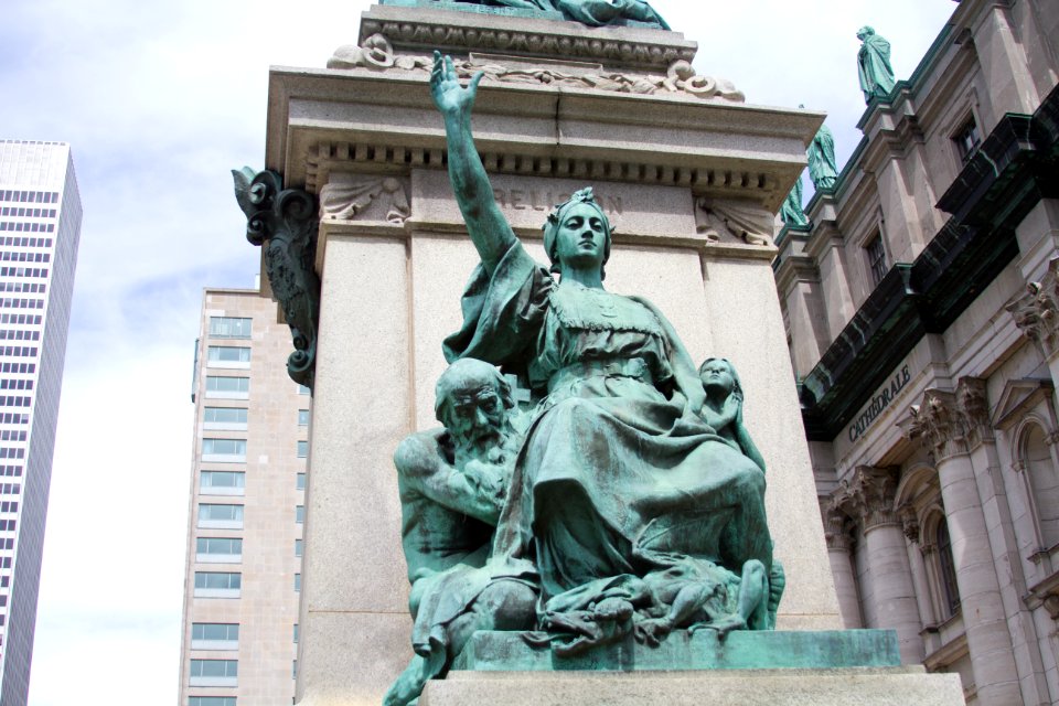 marie, reine du monde