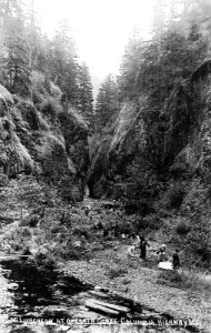 Luncheon at Oneonta Gorge CRH