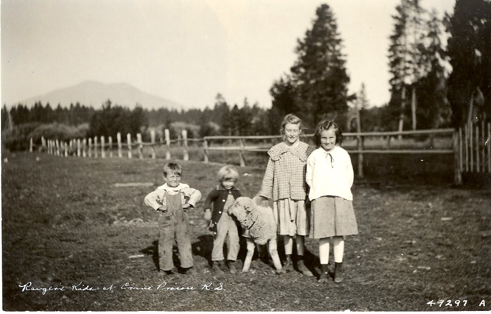 Ranger's kids at Crane Prairie Ranger Station, 1925