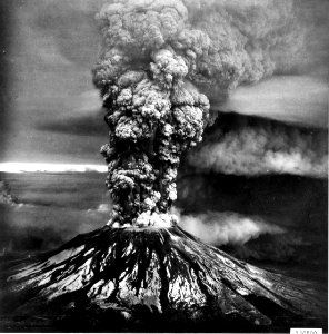 530800 Mt St Helens Erupting 5-18-1980, GPNF, WA