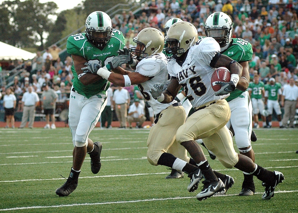 Runner sports tackle