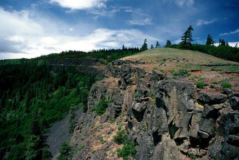 Syncline Bluffs, Columbia River Gorge National Scenic Area.jpg
