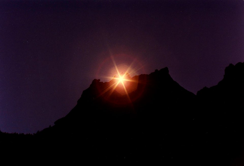 Umpqua NF - Sun Through Rocks, PCNST, OR 1979
