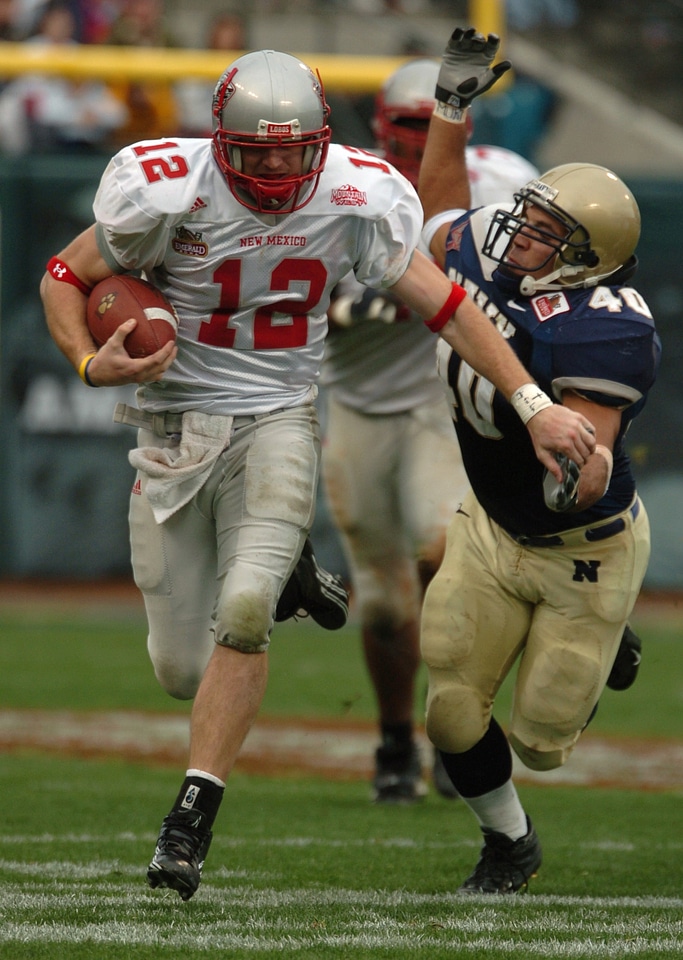 Runner sports tackle
