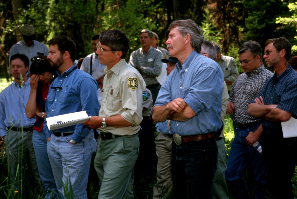 Governor Kitzhaber, Umatilla National Forest.jpg