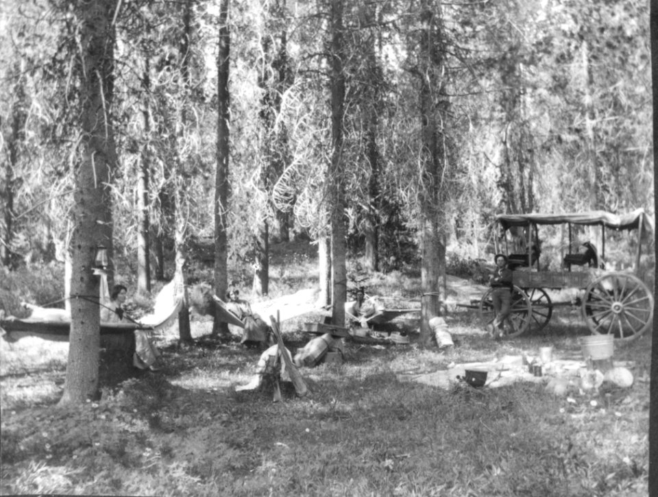Y-2-81 ©SOSH2448 Wagon campers, Diamond Lake Rd  ca.1890
