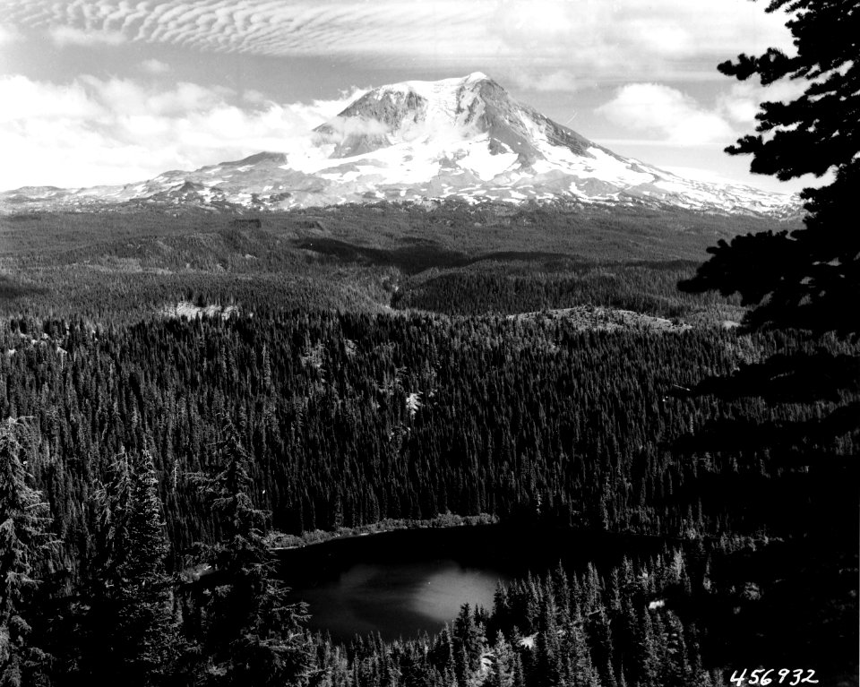 456932 Council Lake & Mt Adams, GPNF, WA 1949
