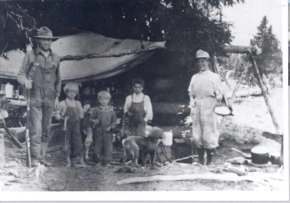 Ross Smith, family, Kendall camp, Horseshoe Basin, 1918